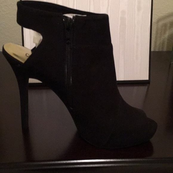 Shoes - Picture 2 of 3